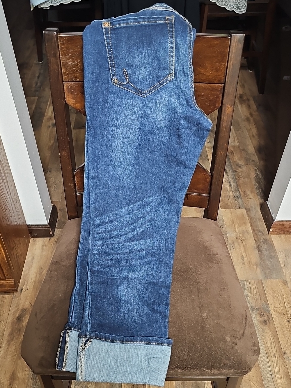 Classic Women's Blue Denim Cropped Jeans - Comfortable Everyday Fit
